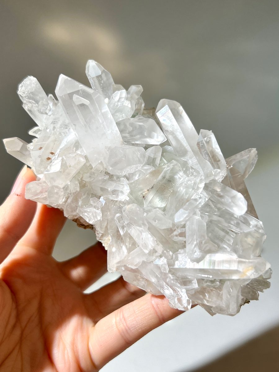 白晶簇 翠幽靈金字塔