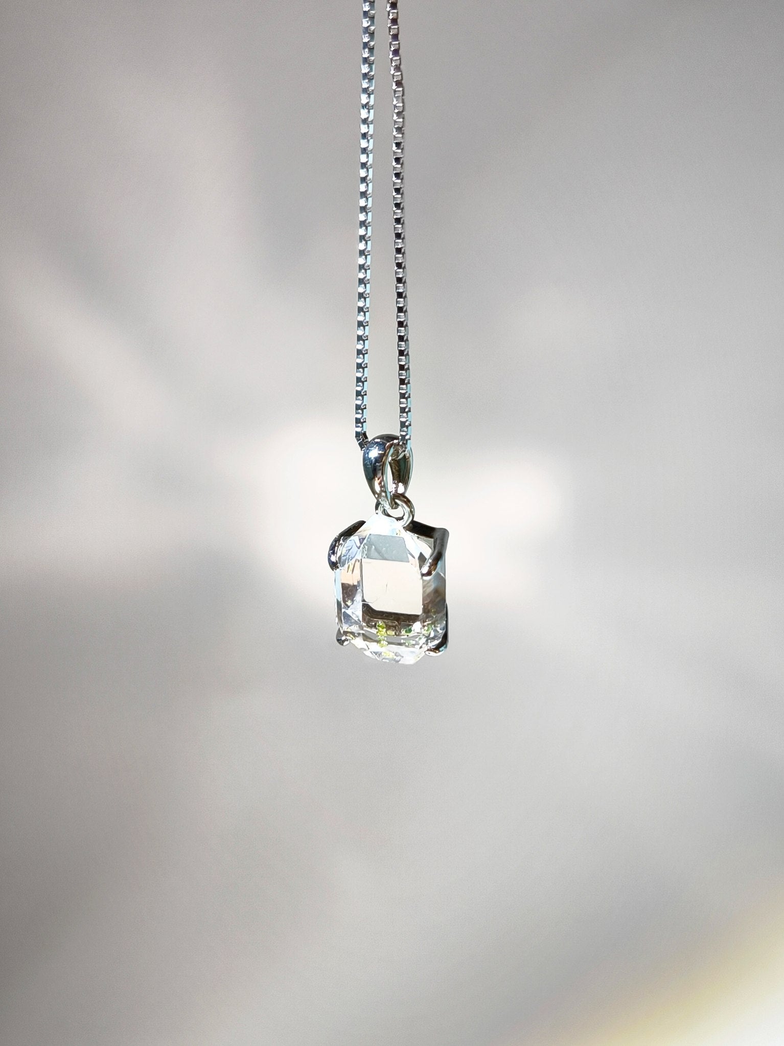 Herkimerdiamond 閃靈鑽吊墜 赫基蒙閃靈鑽 閃靈鑽 閃靈鑽功效 香港閃靈鑽 水晶原石 雙尖水晶
