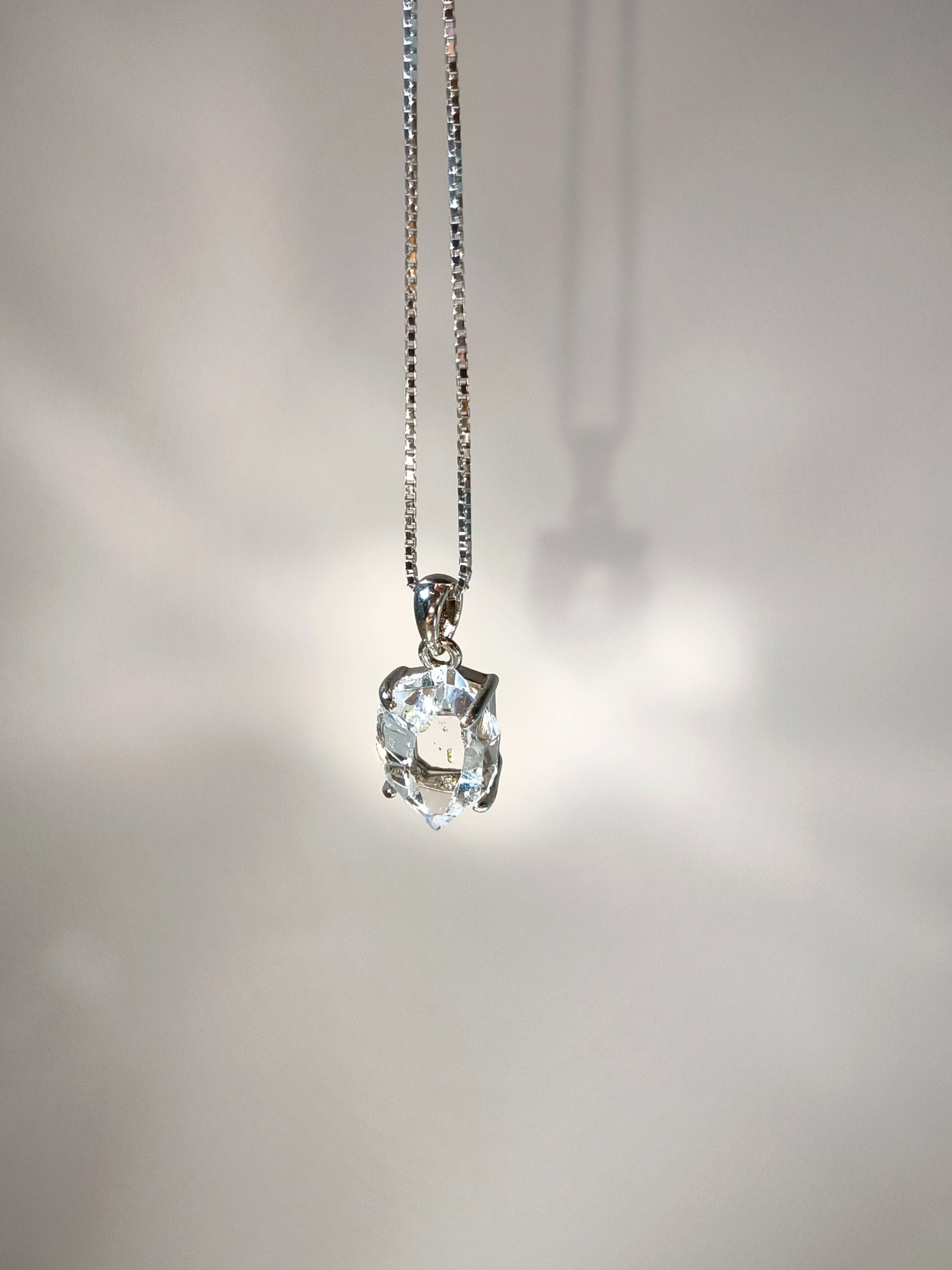 Herkimerdiamond 閃靈鑽吊墜 赫基蒙閃靈鑽 閃靈鑽 閃靈鑽功效 香港閃靈鑽 水晶原石 雙尖水晶 黃金油膽閃靈鑽 能量强大 收藏級吊墜