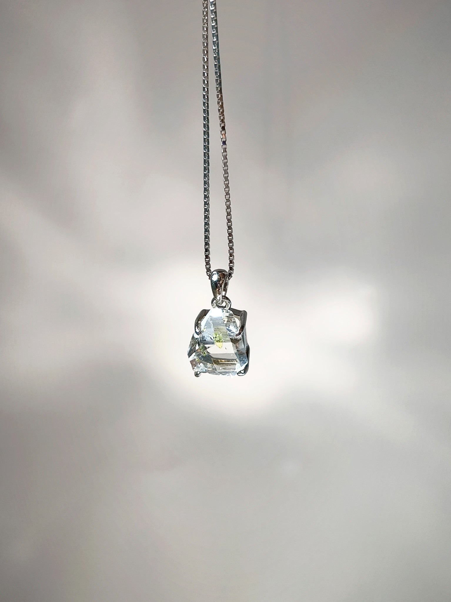Herkimerdiamond 閃靈鑽吊墜 赫基蒙閃靈鑽 閃靈鑽 閃靈鑽功效 香港閃靈鑽 水晶原石 雙尖水晶 黃金油膽閃靈鑽 能量强大 namu crystal 熒光油膽 流動油膽水晶