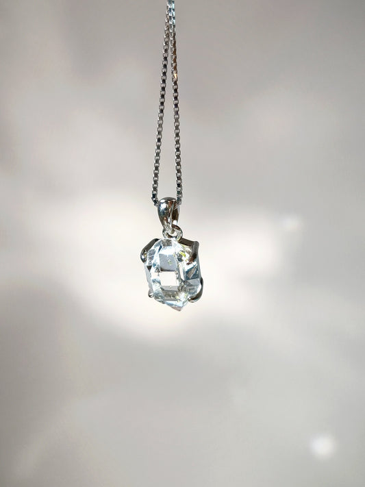 Herkimerdiamond 閃靈鑽吊墜 赫基蒙閃靈鑽 閃靈鑽 閃靈鑽功效 香港閃靈鑽 水晶原石 雙尖水晶 黃金油膽閃靈鑽 能量强大 南無水晶