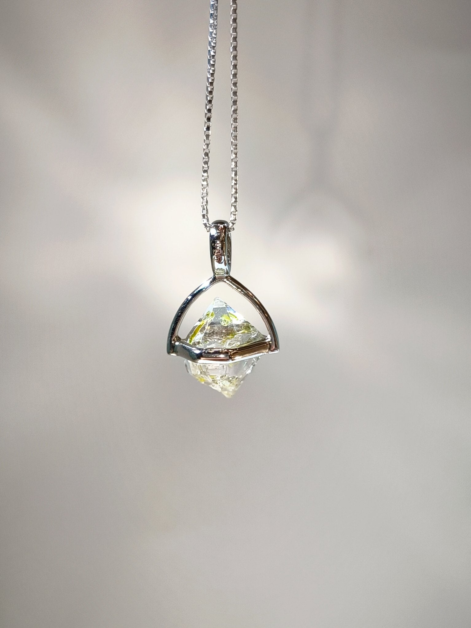 Herkimerdiamond 閃靈鑽吊墜 赫基蒙閃靈鑽 閃靈鑽 閃靈鑽功效 香港閃靈鑽 水晶原石 雙尖水晶 黃金油膽閃靈鑽 能量强大 提升人緣