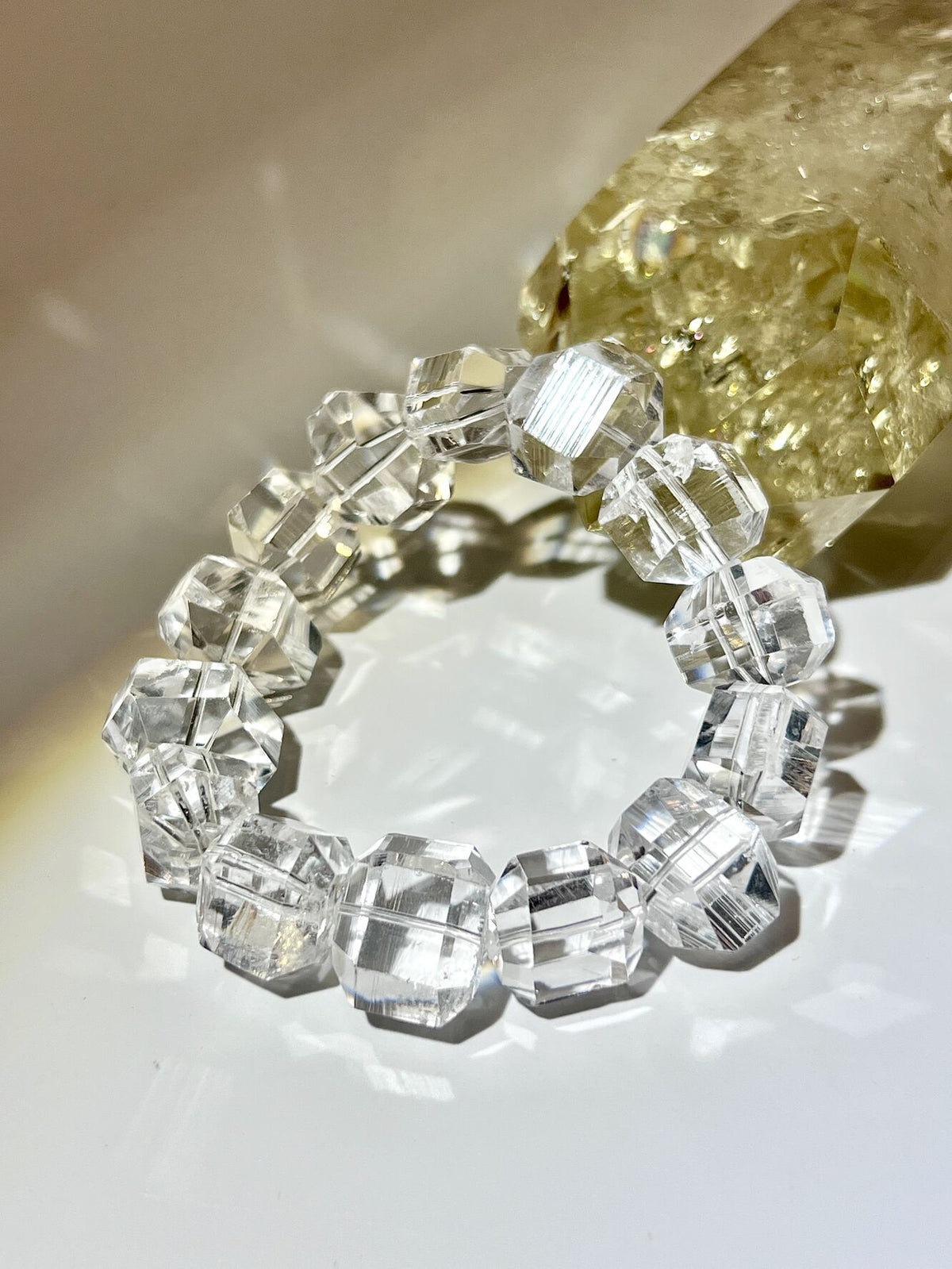 哥倫比亞 Peñas Blancas 列姆利亞水晶原皮手串，16–22mm 大顆天然晶體