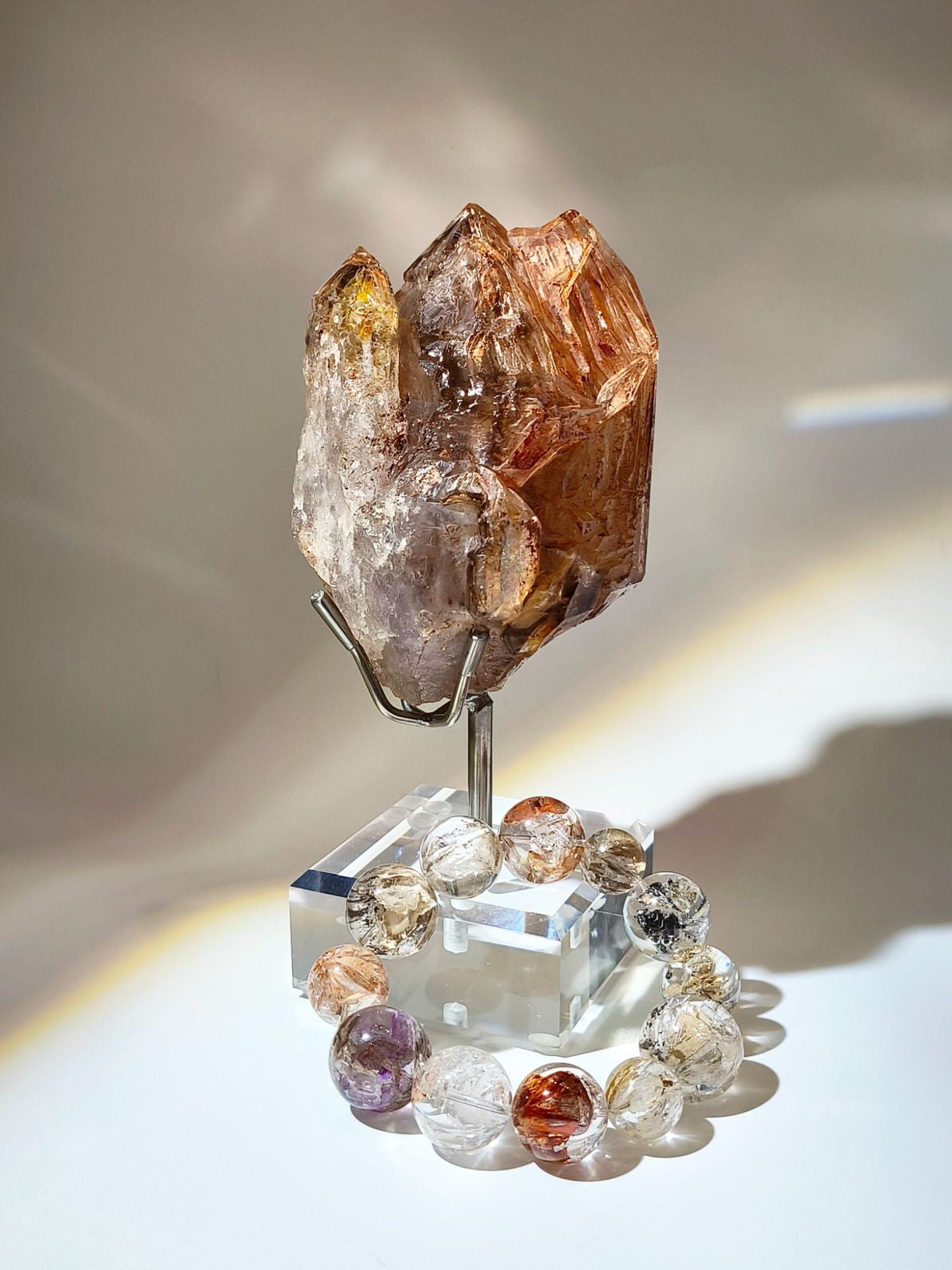 三色骸骨水晶 Skeletal Fenster Quartz 南無水晶 骸骨水晶原石 什麽是骸骨水晶 黃泥 紅泥 茶色礦物泥 太陽輪水晶