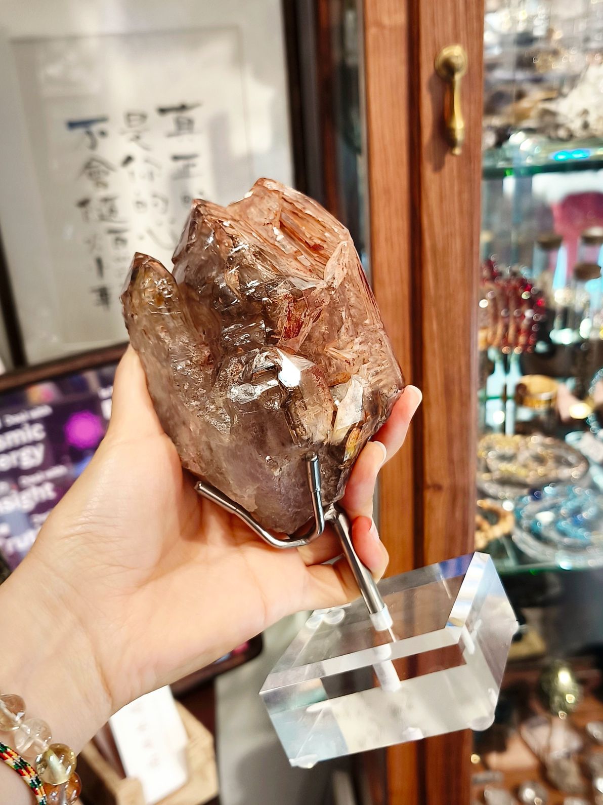 三色骸骨水晶 Skeletal Fenster Quartz 南無水晶 骸骨水晶原石 什麽是骸骨水晶 黃泥 紅泥 茶色礦物泥