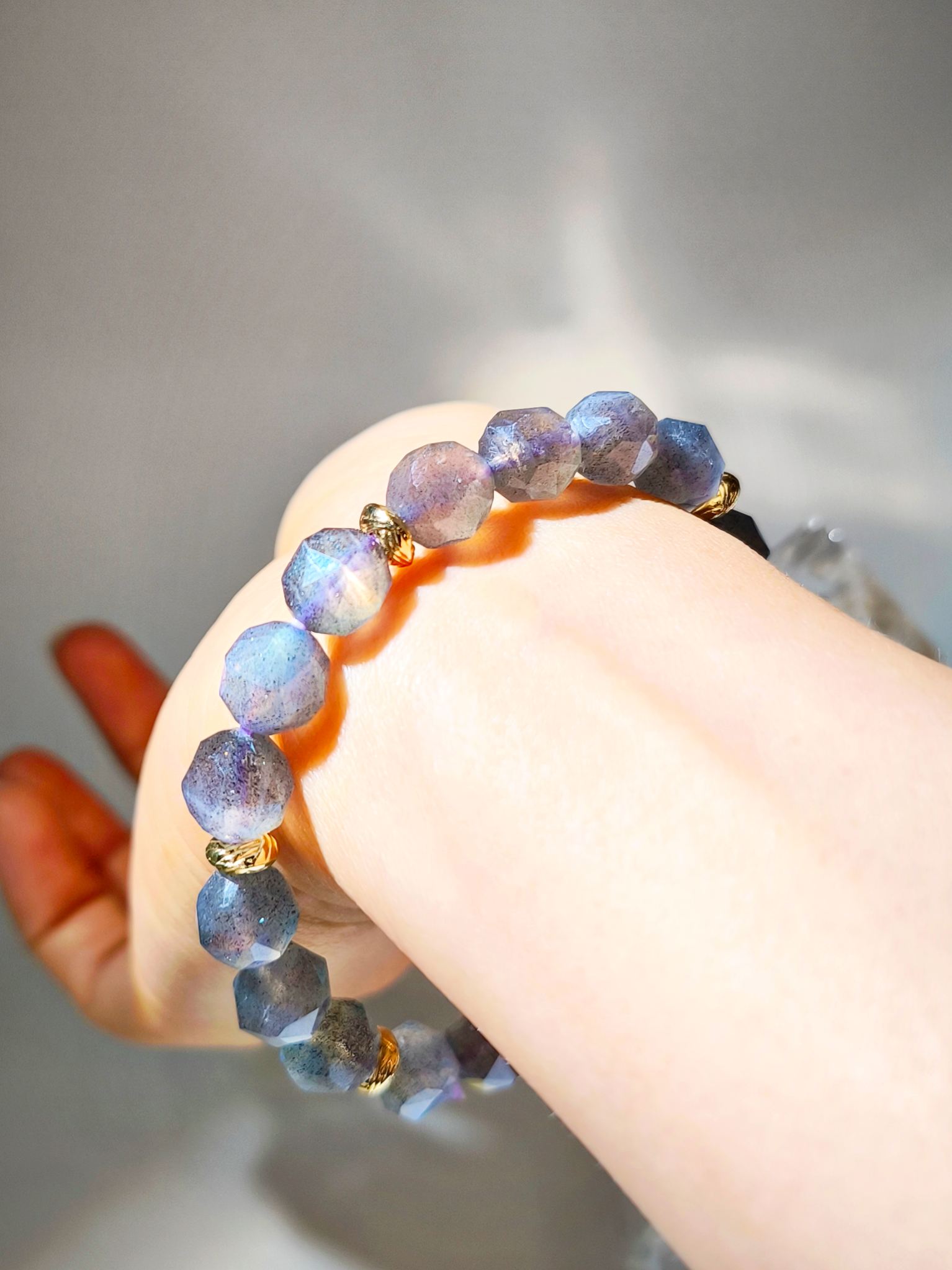 紫拉長 紫拉長水晶 灰月亮 拉長石 Labradorite 拉長石功效 拉長石手鏈 桃花水晶 人緣水晶 姻緣水晶