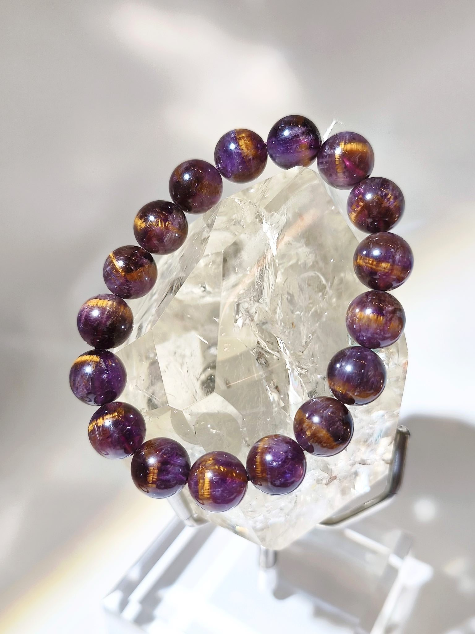 金腰帶紫鈦晶 紫鈦晶金腰帶 金腰帶 紫鈦晶 紫鈦晶功效 紫鈦晶手鏈 紫鈦水晶 茶晶 鈦晶 金髮晶 鈦晶手鏈 香港水晶 南無水晶 Amethyst Rutilated Quartz 財運亨通 招財 招貴人·