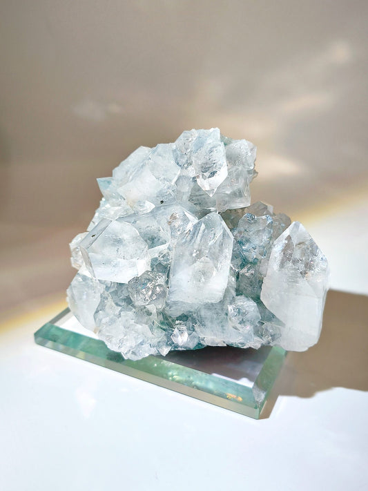 鑽型魚眼石 Apophyllite 用於能量淨化與冥想