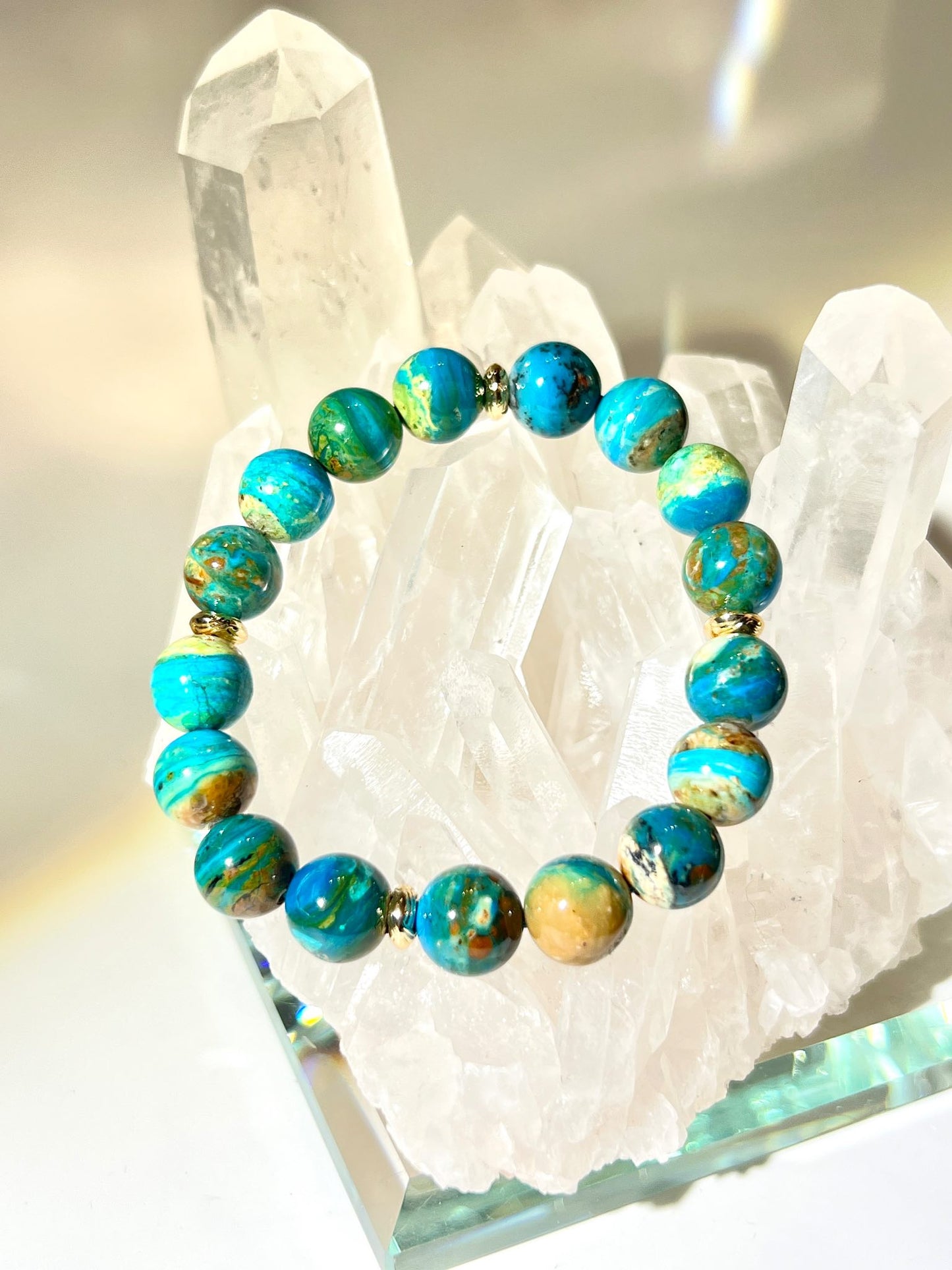 海岸色系秘魯藍澳寶手串，呈現藍綠與沙色交織的自然層次