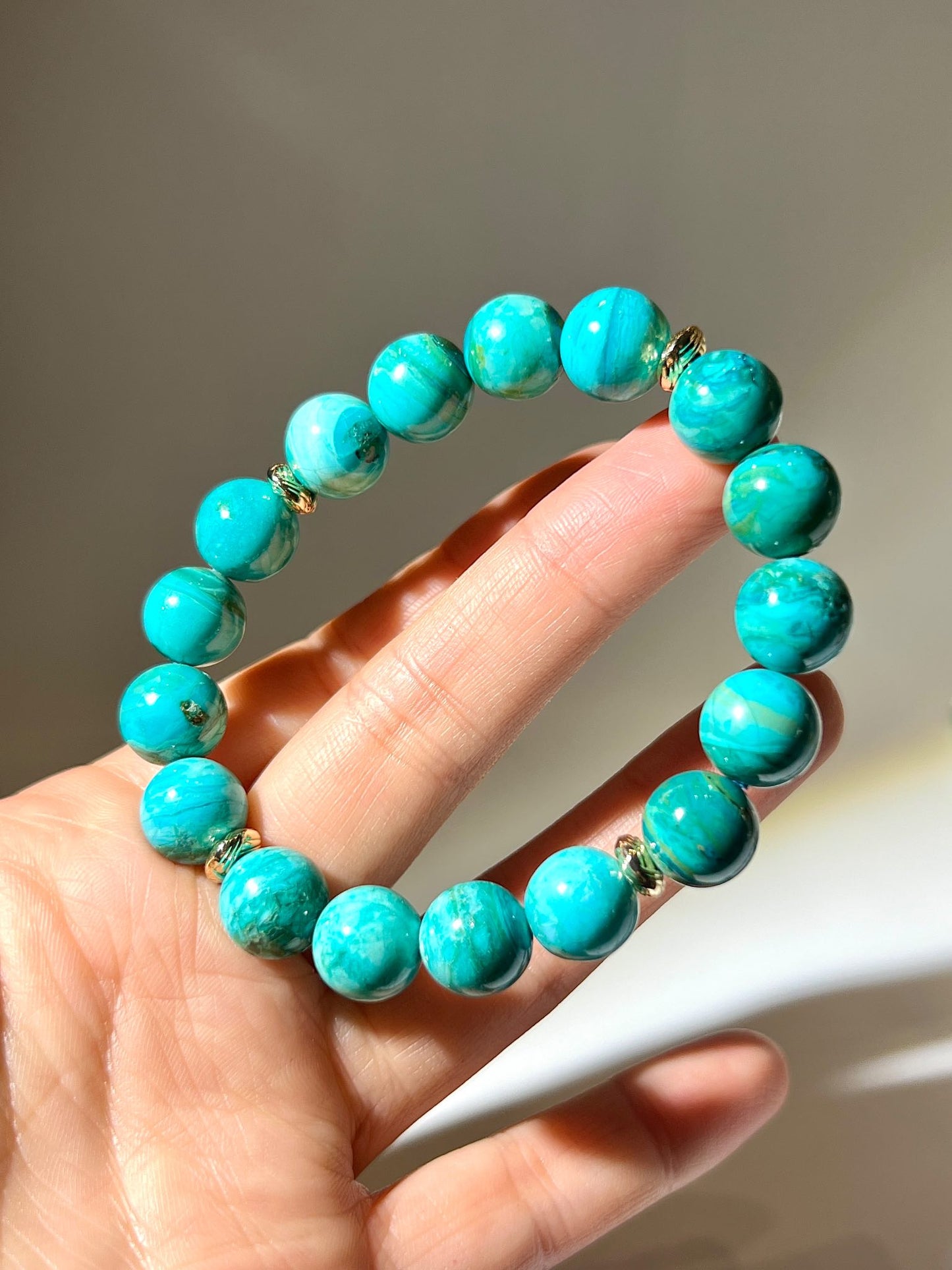 Blue Peruvian Opal 藍綠色秘魯藍澳寶手串象徵降火與冷靜，適合心煩、情緒急躁的人佩戴