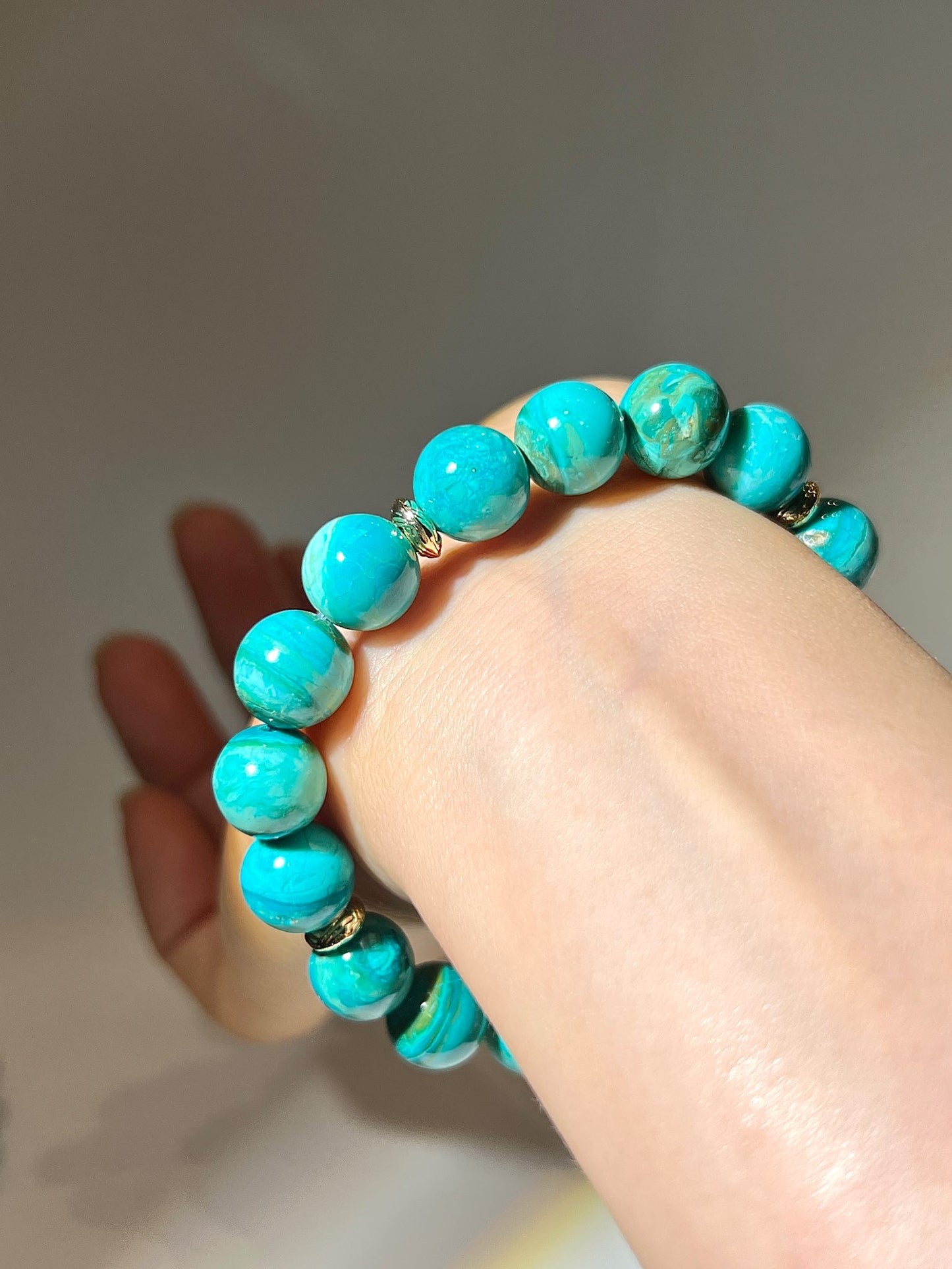 Blue Peruvian Opal 秘魯藍澳寶能量手串提升直覺與思緒清晰度，協助沉澱心境。