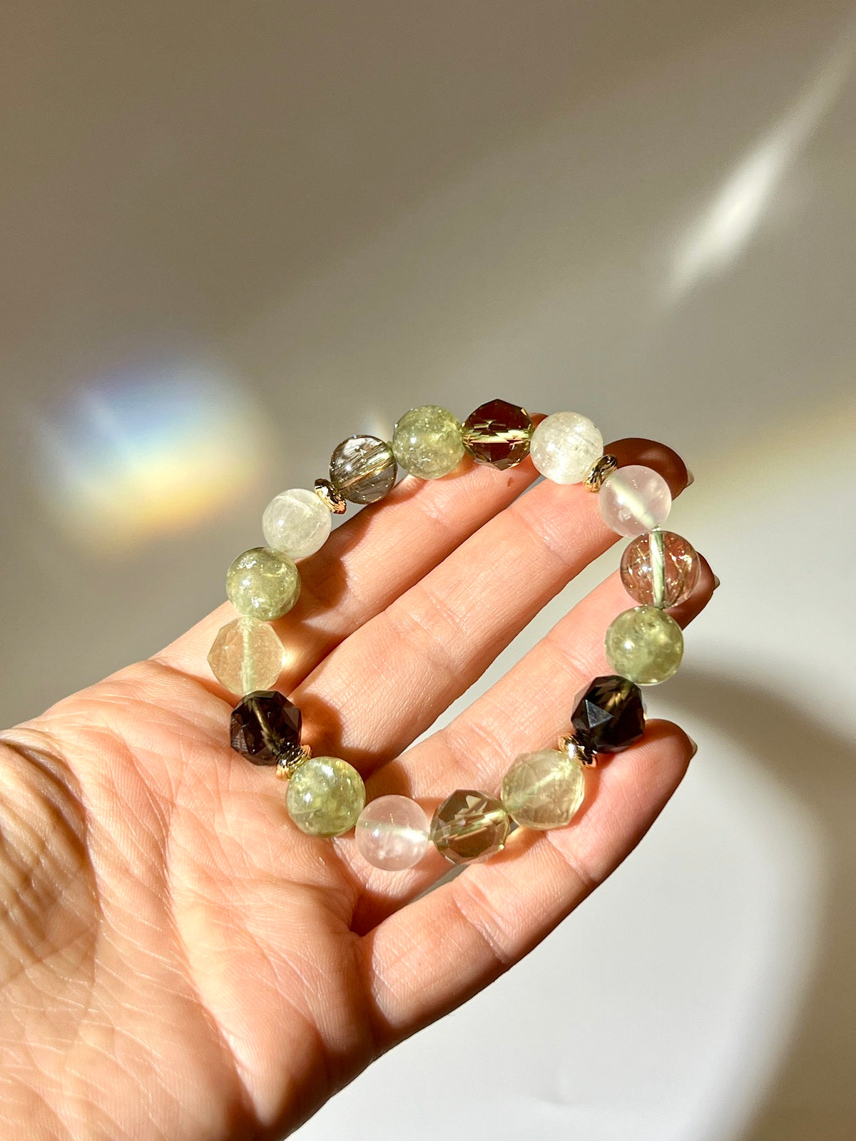 脈輪定制水晶手串上手實拍｜銀髮晶・黃隕石星鑽・綠鋰輝・茶晶星鑽・藍光月亮石・黃晶星鑽・翠綠鉻雲母｜強化心輪・太陽輪｜NAMU CRYSTAL 南無水晶