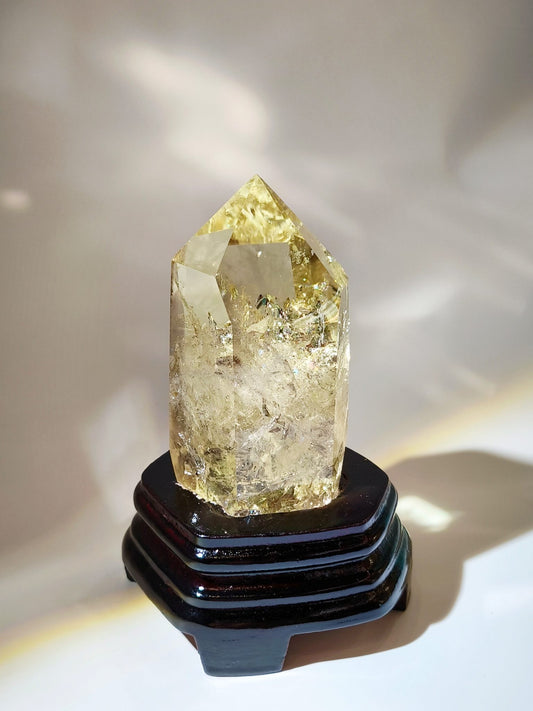 what is citrine 黃水晶功效 黃晶 黃晶柱 晶柱 水晶柱 風水擺設