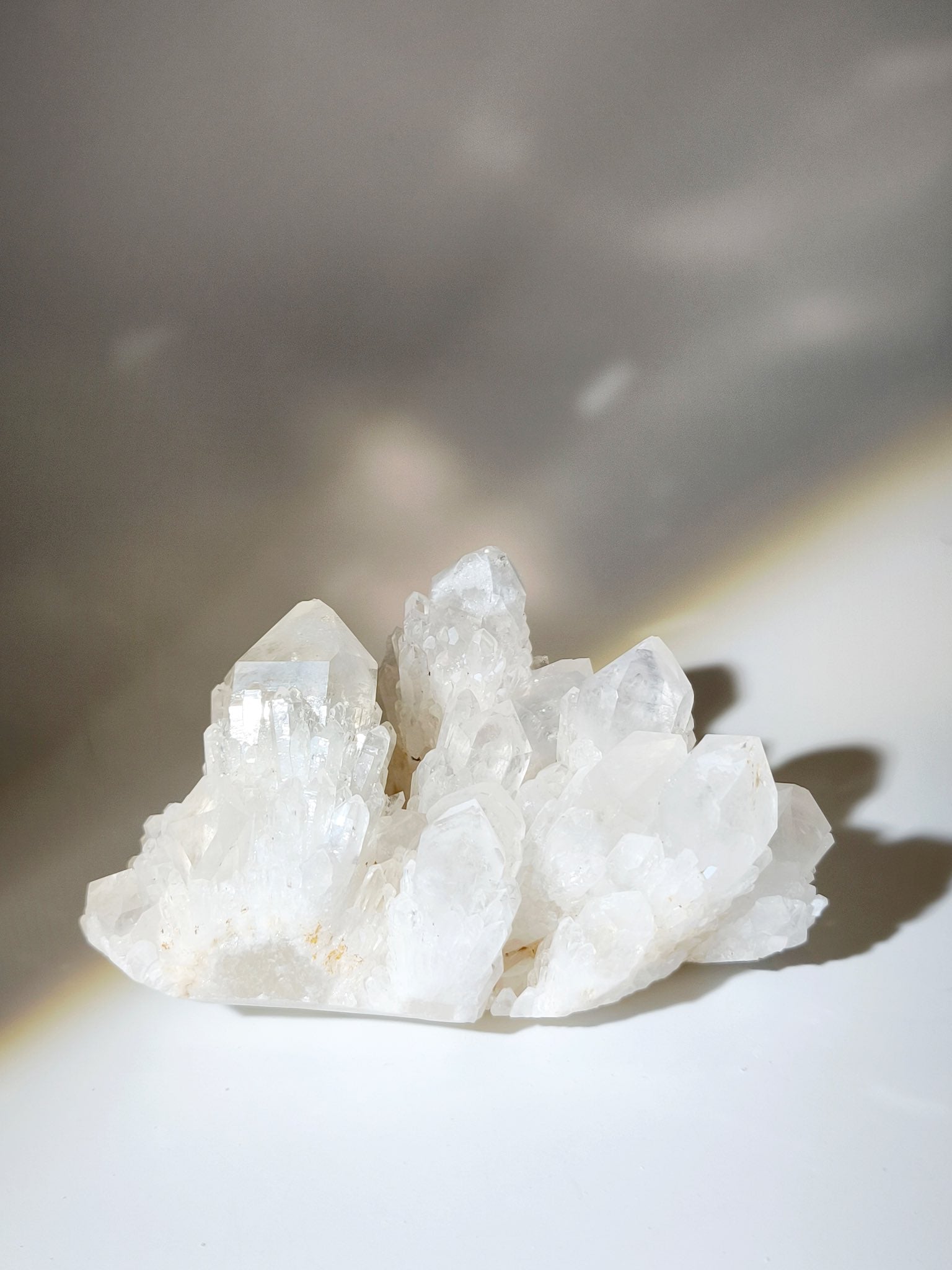 菠蘿晶簇/白水晶菠蘿晶簇(有白幽靈金字塔！超清透！) – 南無水晶