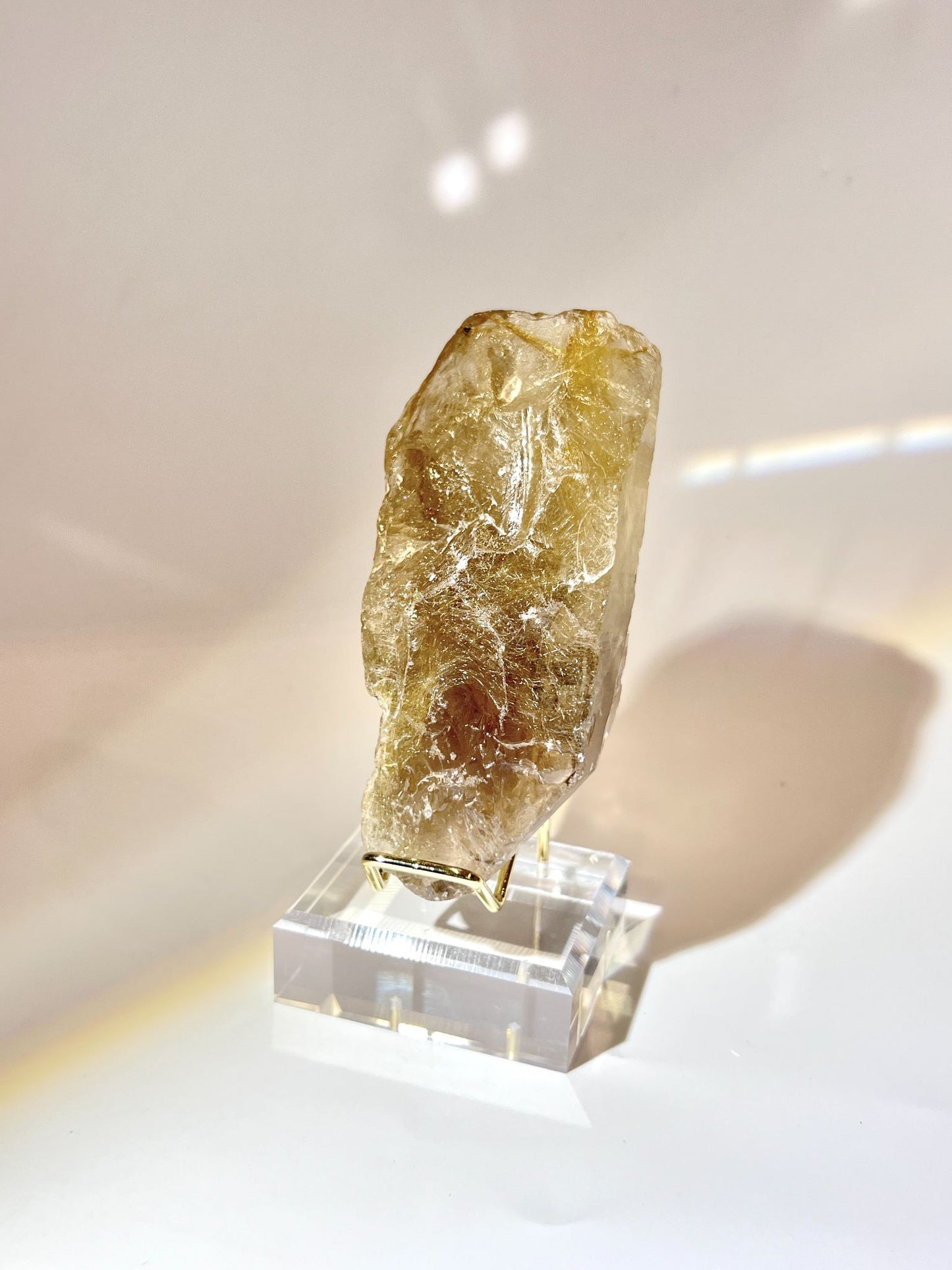 天然金髮晶原石擺件 Raw Gold Rutilated Quartz Specimen 立體展示