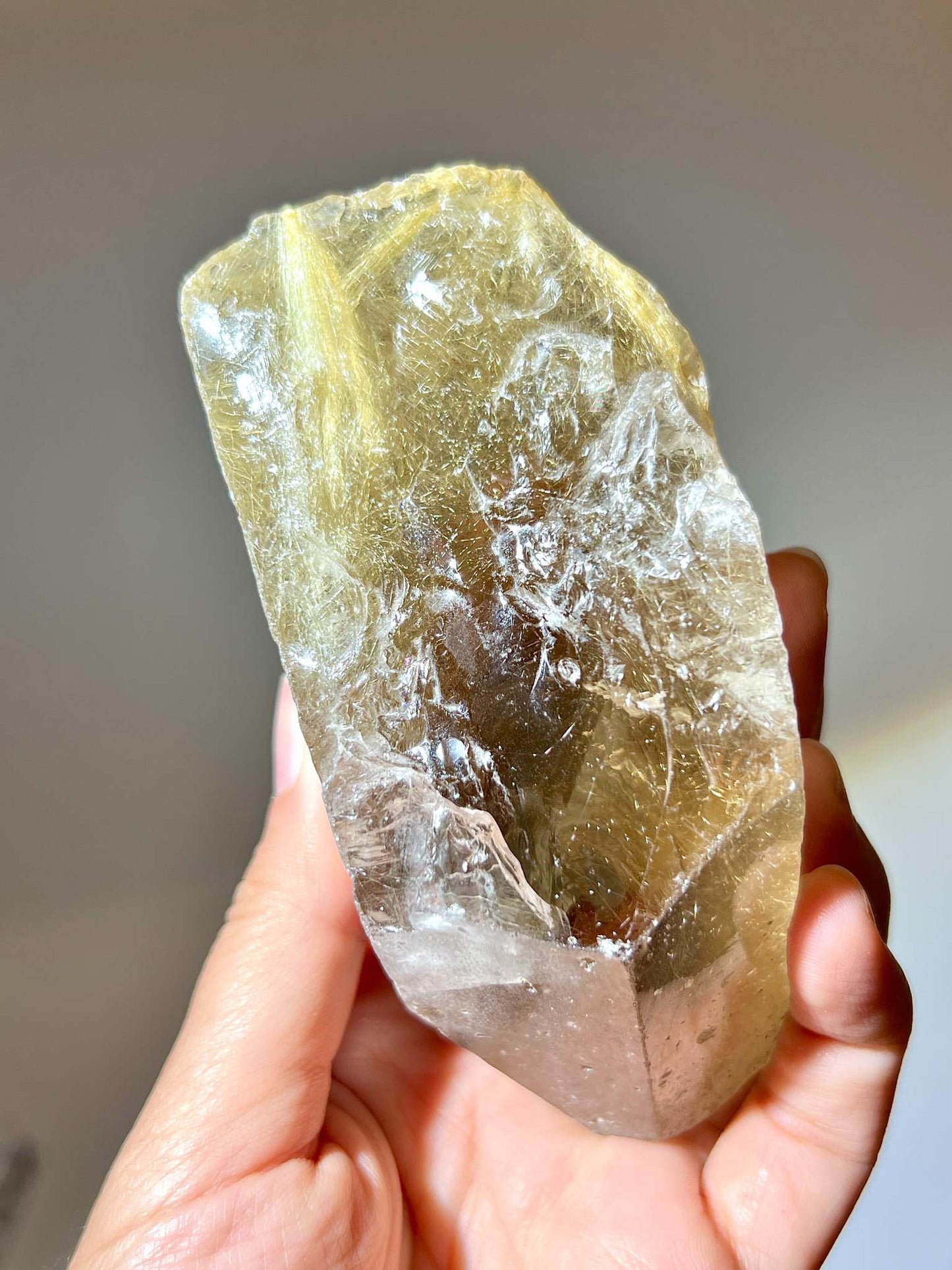 太陽神經叢能量金髮晶原石 Raw Rutile Quartz 自然光折射