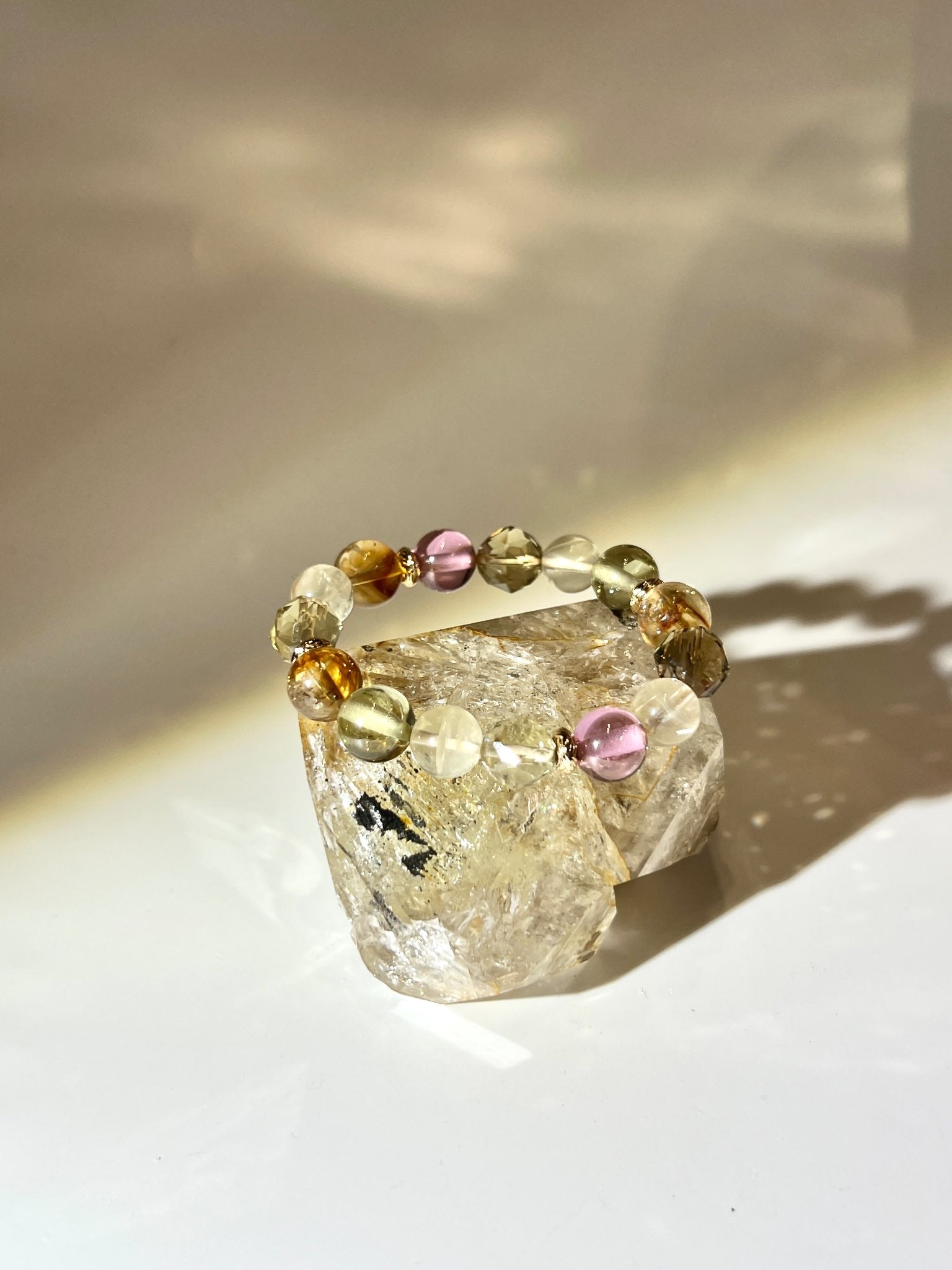 原生雙尖結構的美國 Herkimer Diamond 標本