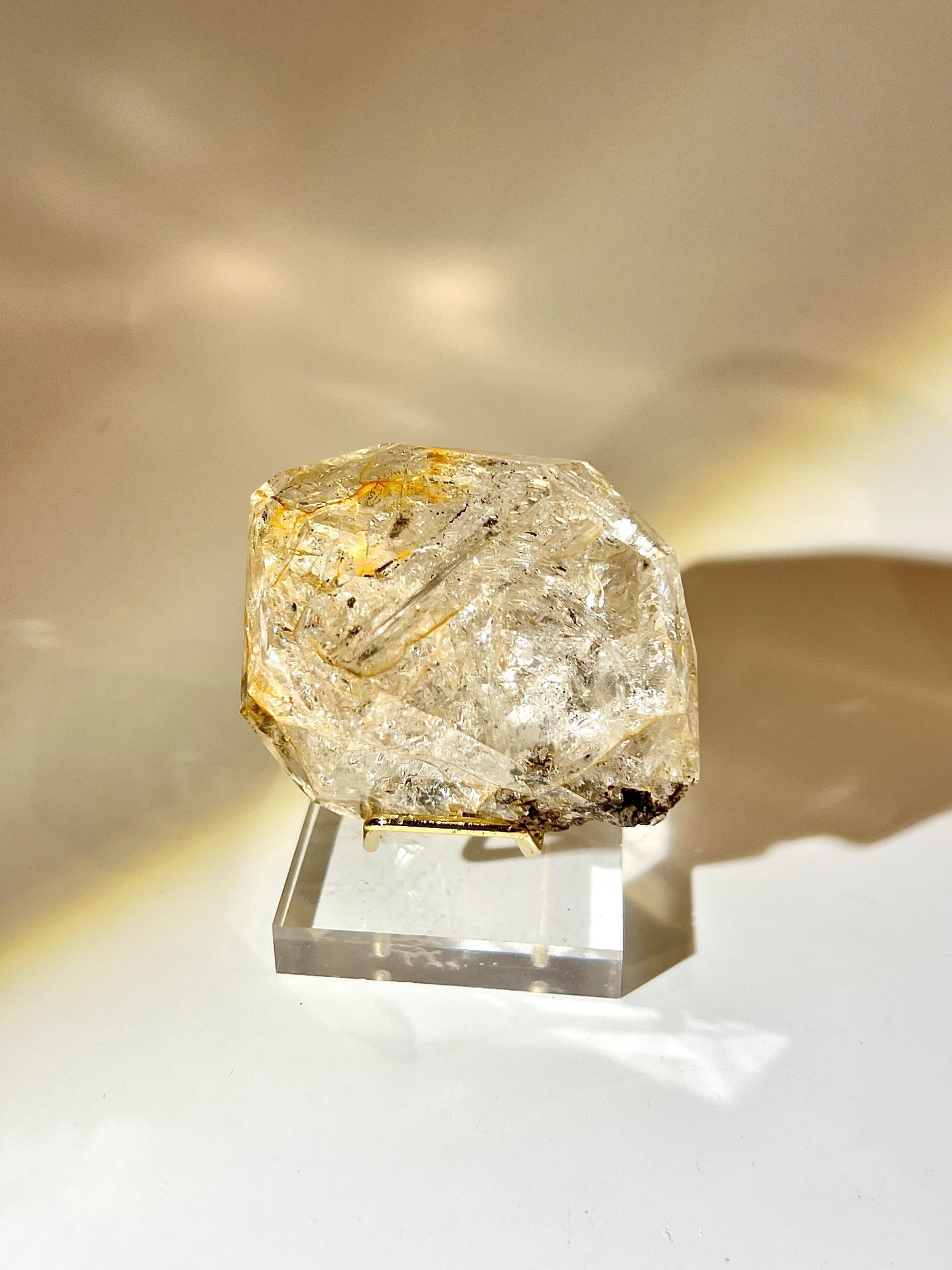 Golden Healer Herkimer Diamond 肥身多面晶面特寫