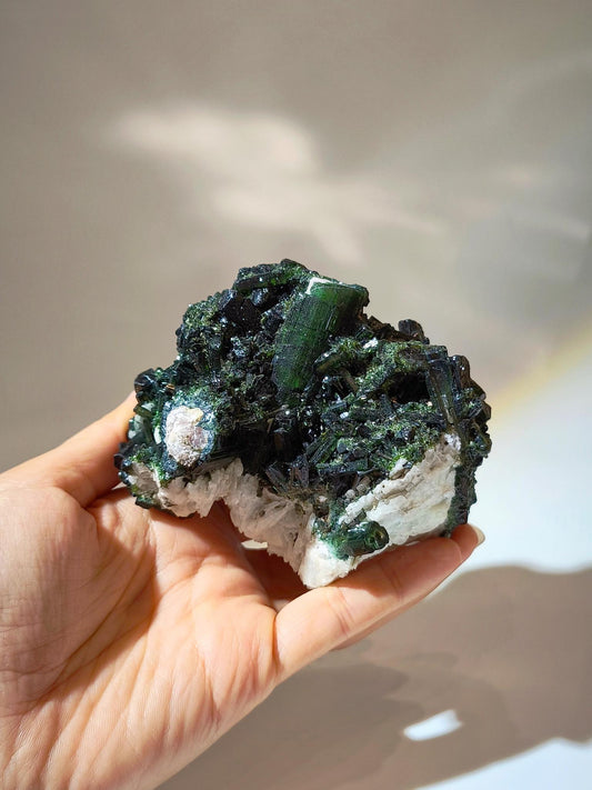 green tourmaline 綠碧璽 碧璽與白水晶共生 香港碧璽