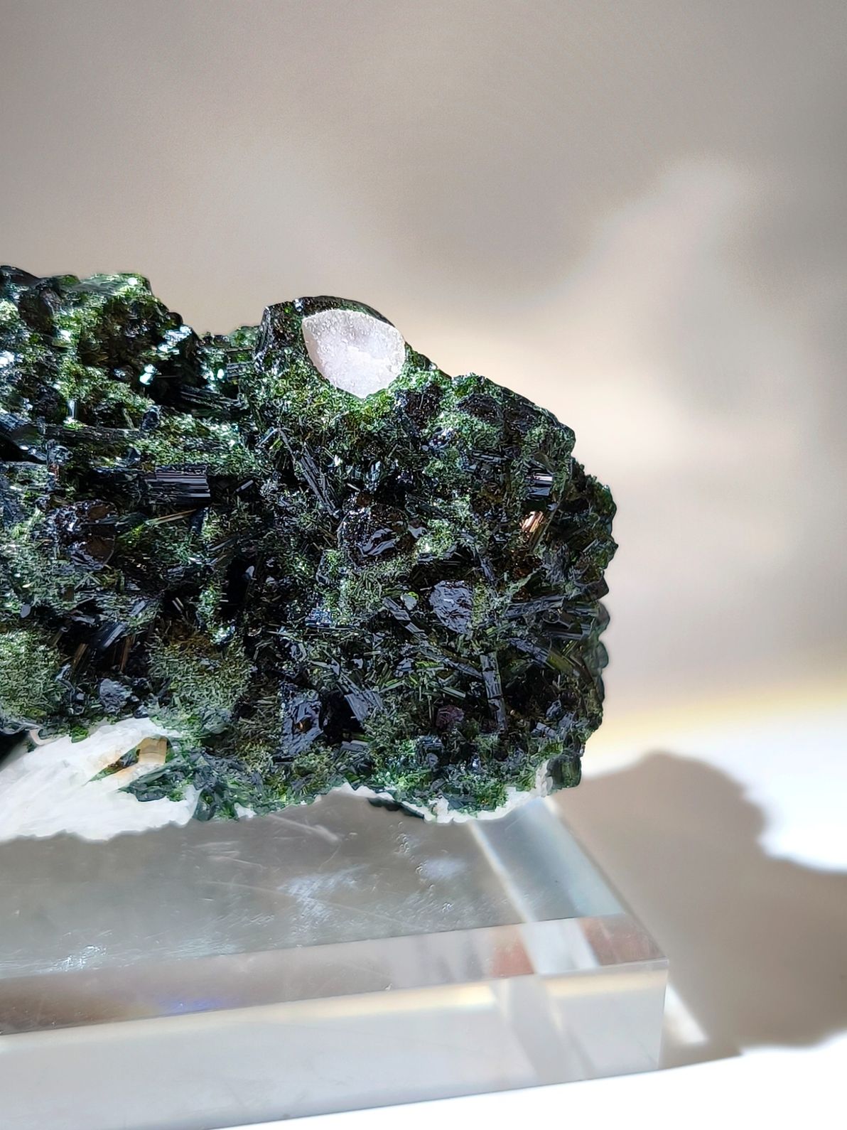 green tourmaline 綠碧璽 碧璽與白水晶共生 香港碧璽 療愈心輪