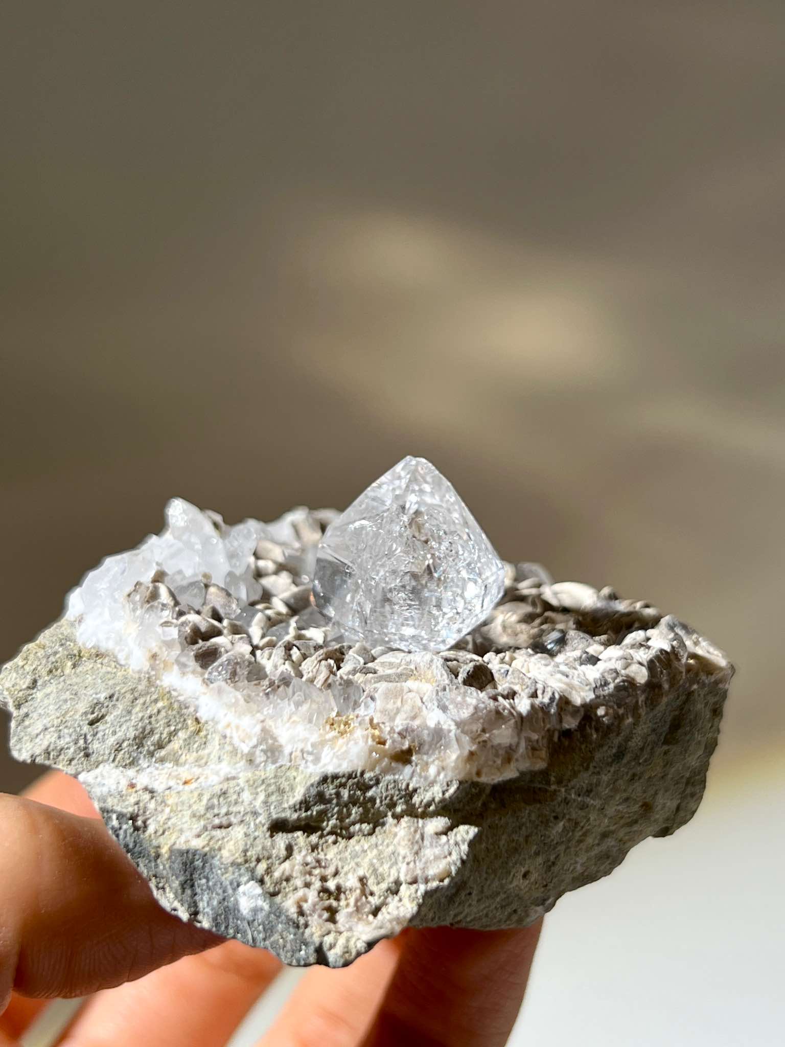 herkimerdiamond 閃靈鑽 閃靈鑽功效 香港閃靈鑽 閃靈鑽原石 閃靈鑽水晶 水晶原石 白水晶 美國閃靈鑽