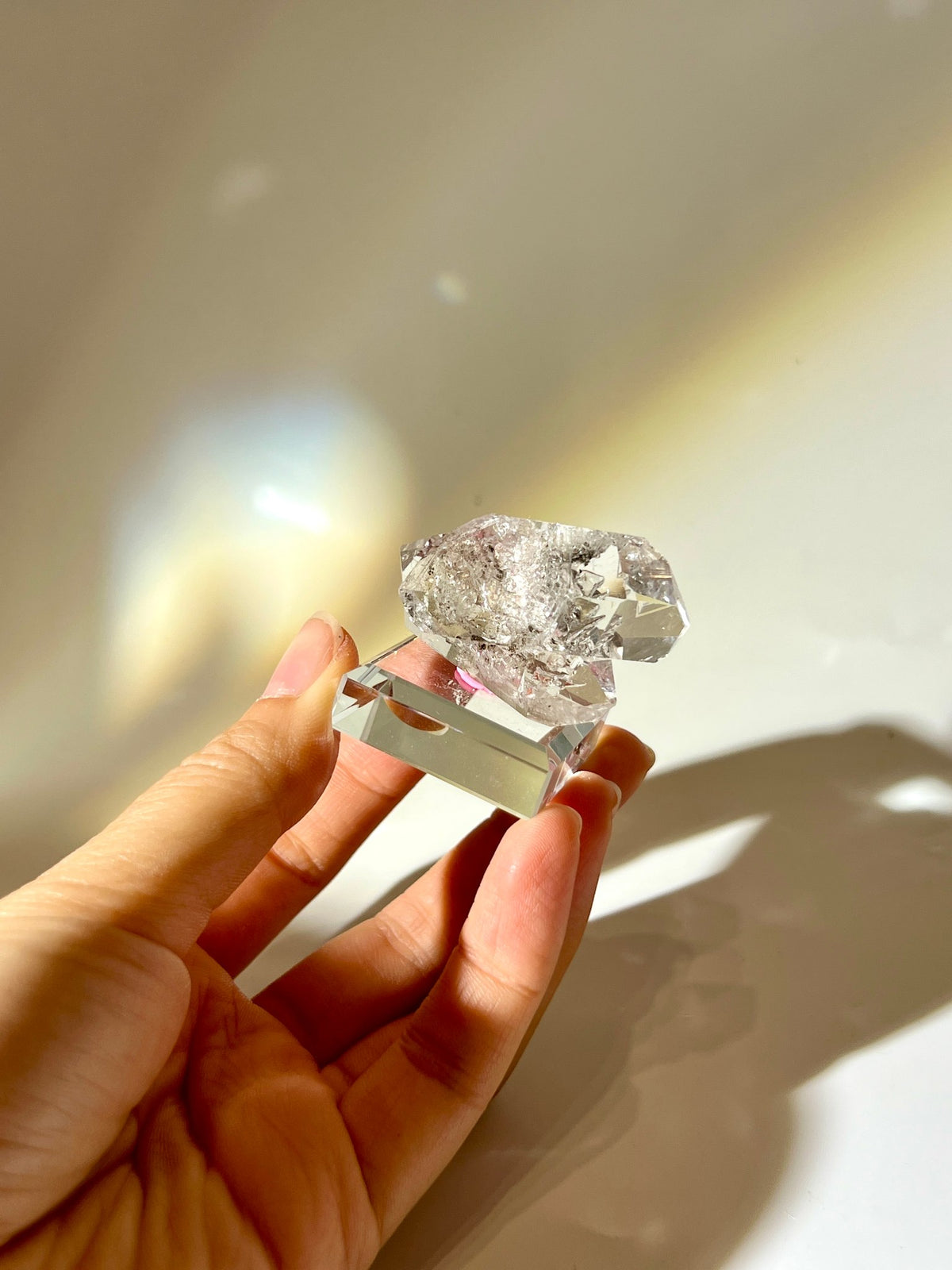 美國閃靈鑽原石21g｜Herkimer Diamond｜極通透手持正面附透明玻璃底座
