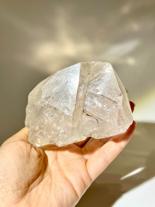 教堂水晶 堡壘水晶 閃靈鑽 天然閃靈鑽 閃靈鑽有什麼功效 什麼是閃靈鑽 南無水晶