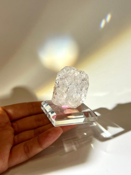 美國閃靈鑽原石39g｜Herkimer Diamond｜手持正面附透明玻璃底座