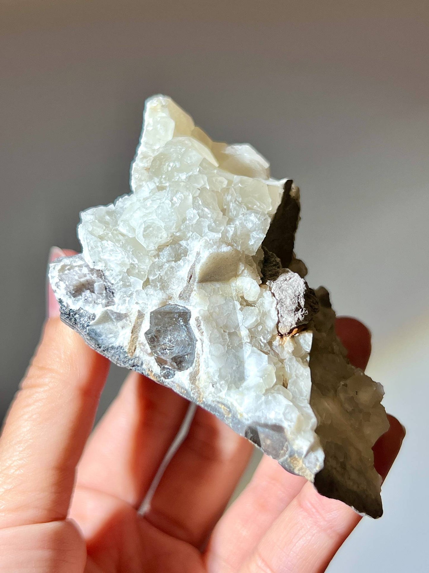 紐約赫基蒙原產地雙尖閃靈鑽共生母岩 Herkimer Diamond Matrix 自然光折射