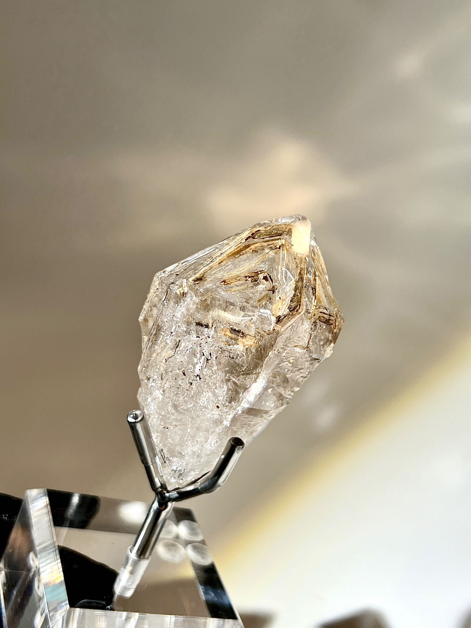 herkimerdiamond 閃靈鑽 美國閃靈鑽 巴基斯坦閃靈鑽 黃泥閃靈鑽 閃靈鑽原石 閃靈鑽水晶 水晶原石 香港水晶店 骸骨閃靈鑽 herkimer diamond