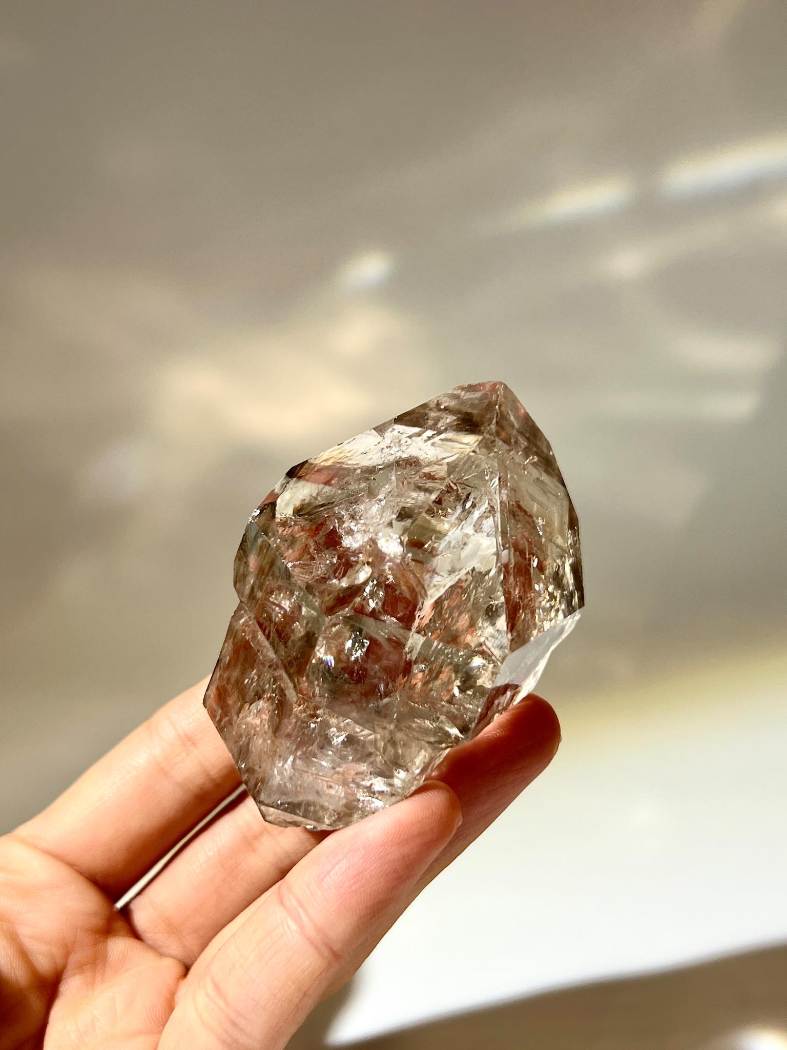 herkimerdiamond 閃靈鑽 閃靈鑽原石 閃靈鑽水晶 閃靈鑽產地 水晶原石 淨化 頂輪 香港水晶 淨化水晶 白水晶