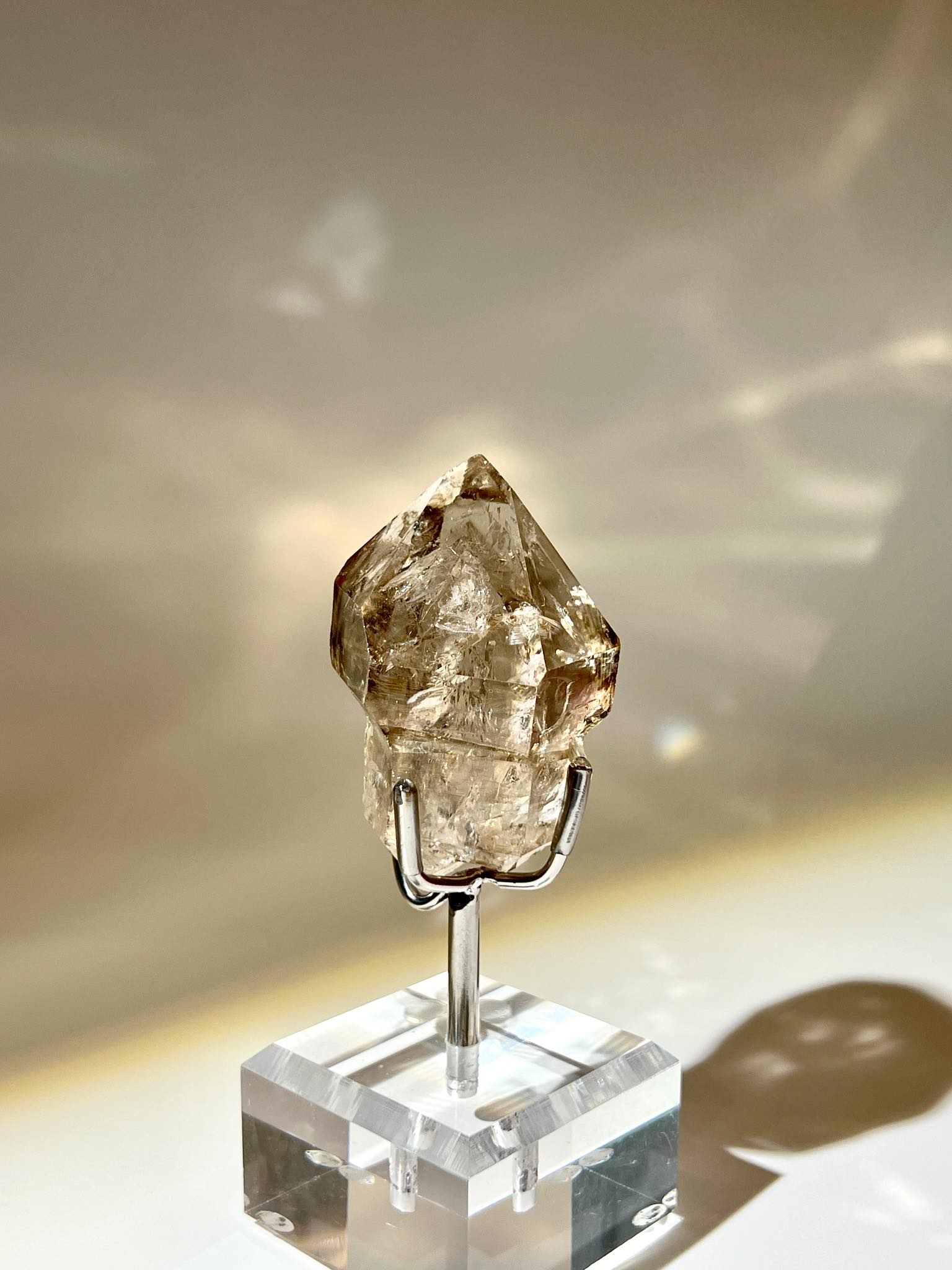 herkimerdiamond 閃靈鑽 閃靈鑽原石 閃靈鑽水晶 閃靈鑽產地 水晶原石 淨化 頂輪 香港水晶 淨化水晶