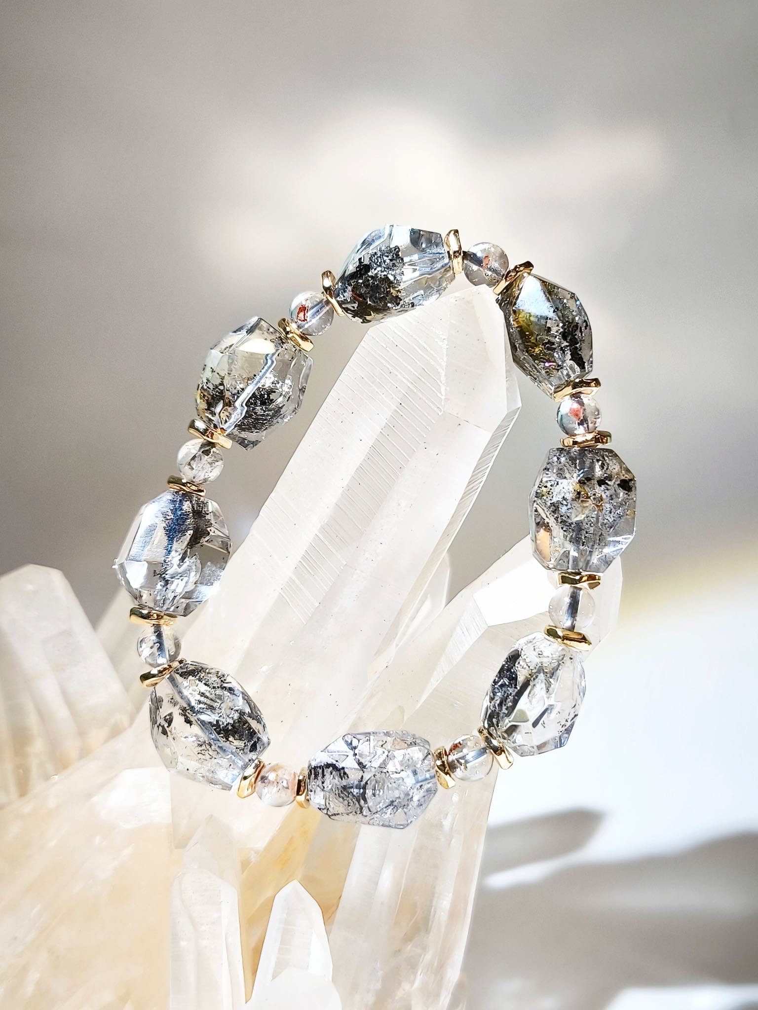 閃靈鑽 閃靈鑽手鏈 閃靈鑽真假 雲貴閃靈鑽 香港閃靈鑽 herkimerdiamond 膠花水晶 黃膠花