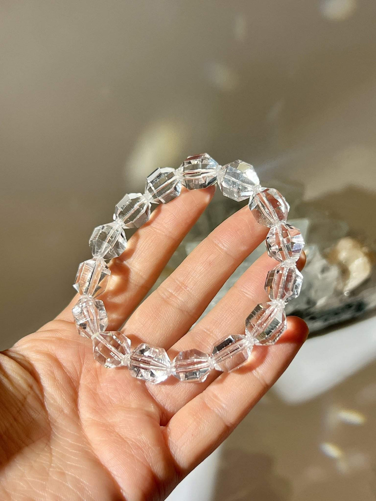 列姆利亞水晶特寫｜阿卡西階梯紋與切面折射