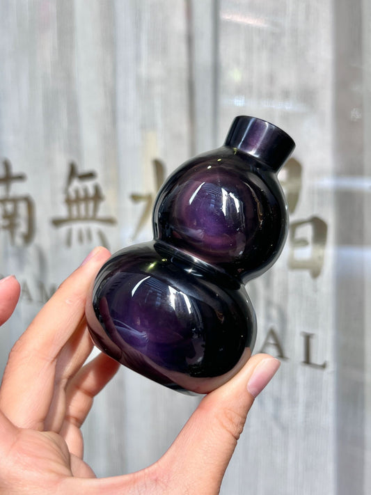 紫紅粉光黑曜石壺蘆在自然光下呈現深紫光暈