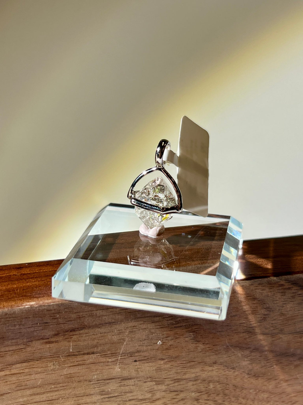 巴基斯坦油膽閃靈鑽吊墜 PH06｜Pakimer Diamond｜展示碎冰折射與雙尖輪廓