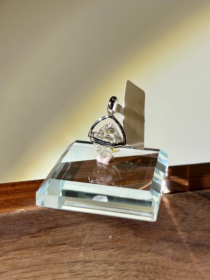 巴基斯坦油膽閃靈鑽吊墜 PH06｜Pakimer Diamond｜展示碎冰折射與雙尖輪廓