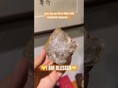 肥身結構 Herkimer Diamond 的立體角度展示圖