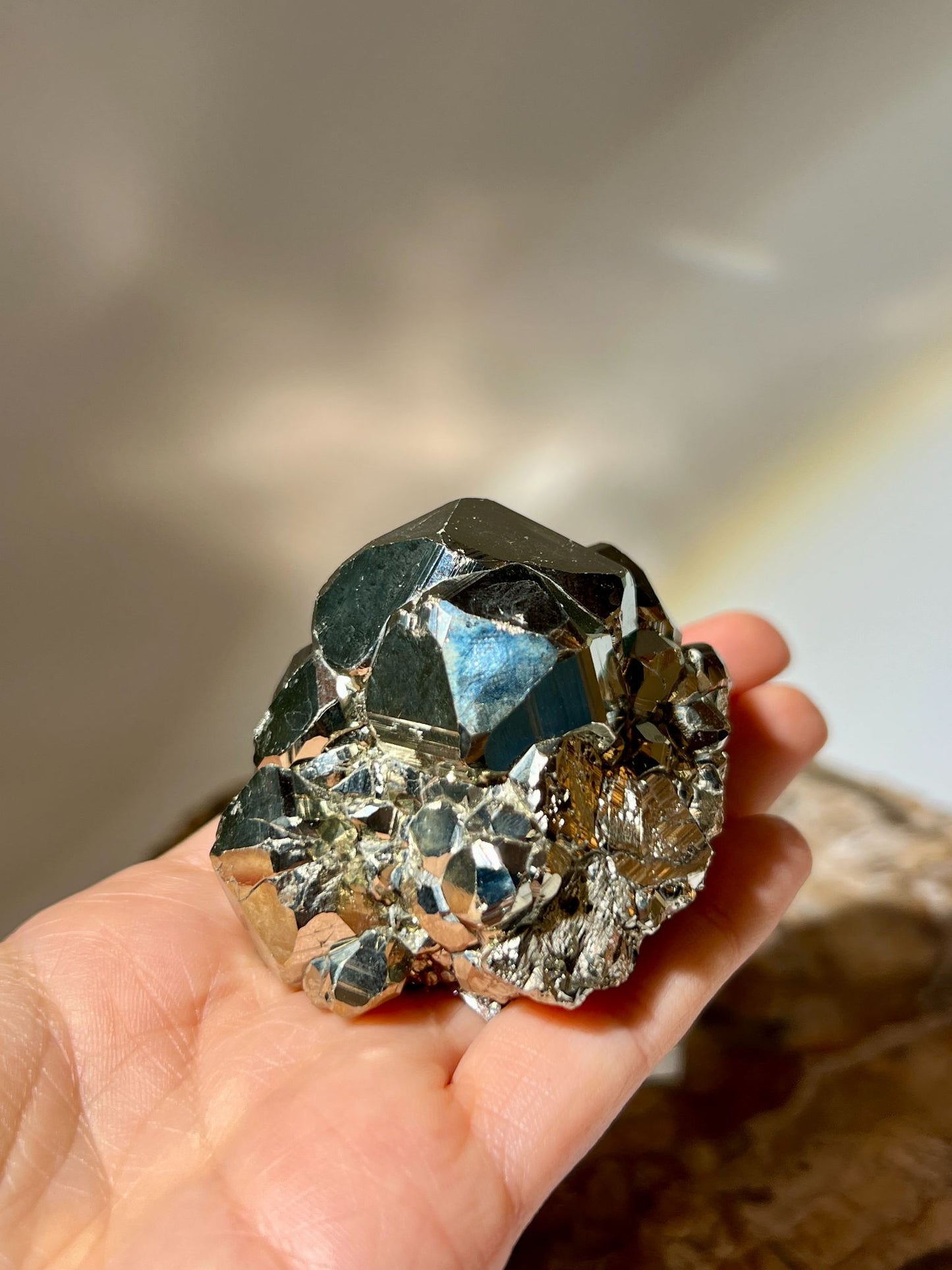 招財 黃金 黃鐵礦 愚人金 招財水晶 財運水晶 提升運氣 財富 金錢能量 秘魯黃鐵礦 pyrite 太陽輪 黃色原石 能量提升 黃鐵礦功效 形狀可愛 閃亮色澤