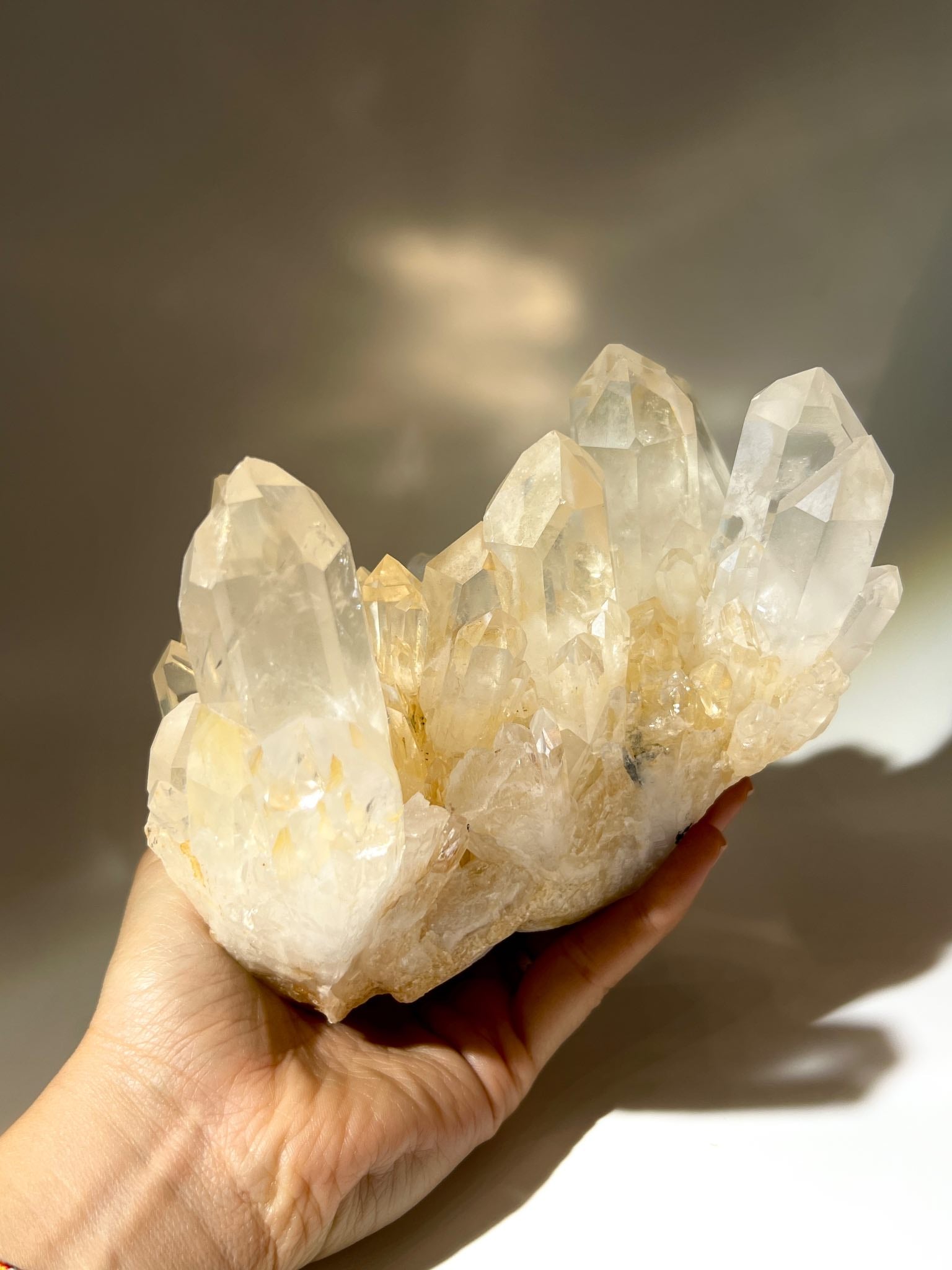 水晶簇 白晶簇 晶簇 水晶原石 晶簇淨化 黃晶簇 白晶柱 晶柱 淨化消磁 天然晶簇 香港水晶店 原石淨化