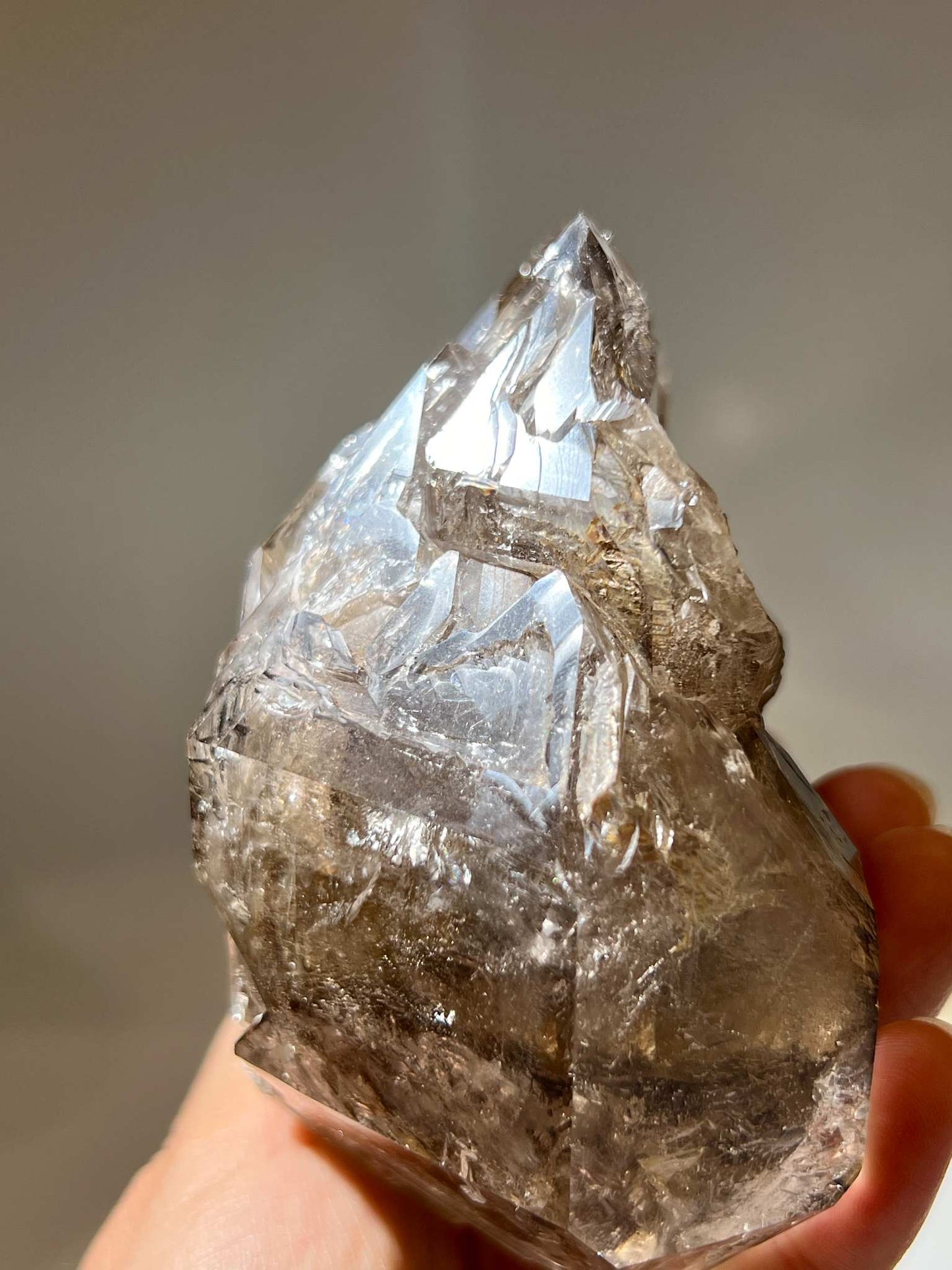 骸骨空窗 骨幹閃靈鑽 骸骨閃靈鑽 骸骨水晶 skeletal Herkimer diamond 美國閃靈鑽 赫基蒙閃靈鑽 閃靈鑽 香港閃靈鑽 白水晶 白晶 水晶 天然水晶 南無水晶 elestial quartz 