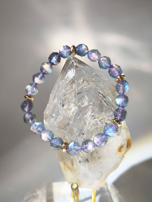 紫色拉長石 紫拉長石 紫拉長 紫拉長水晶 灰月亮 拉長石 Labradorite 拉長石功效 拉長石手鏈 桃花水晶 人緣水晶 姻緣水晶 紫拉長手鏈 purple labradorite