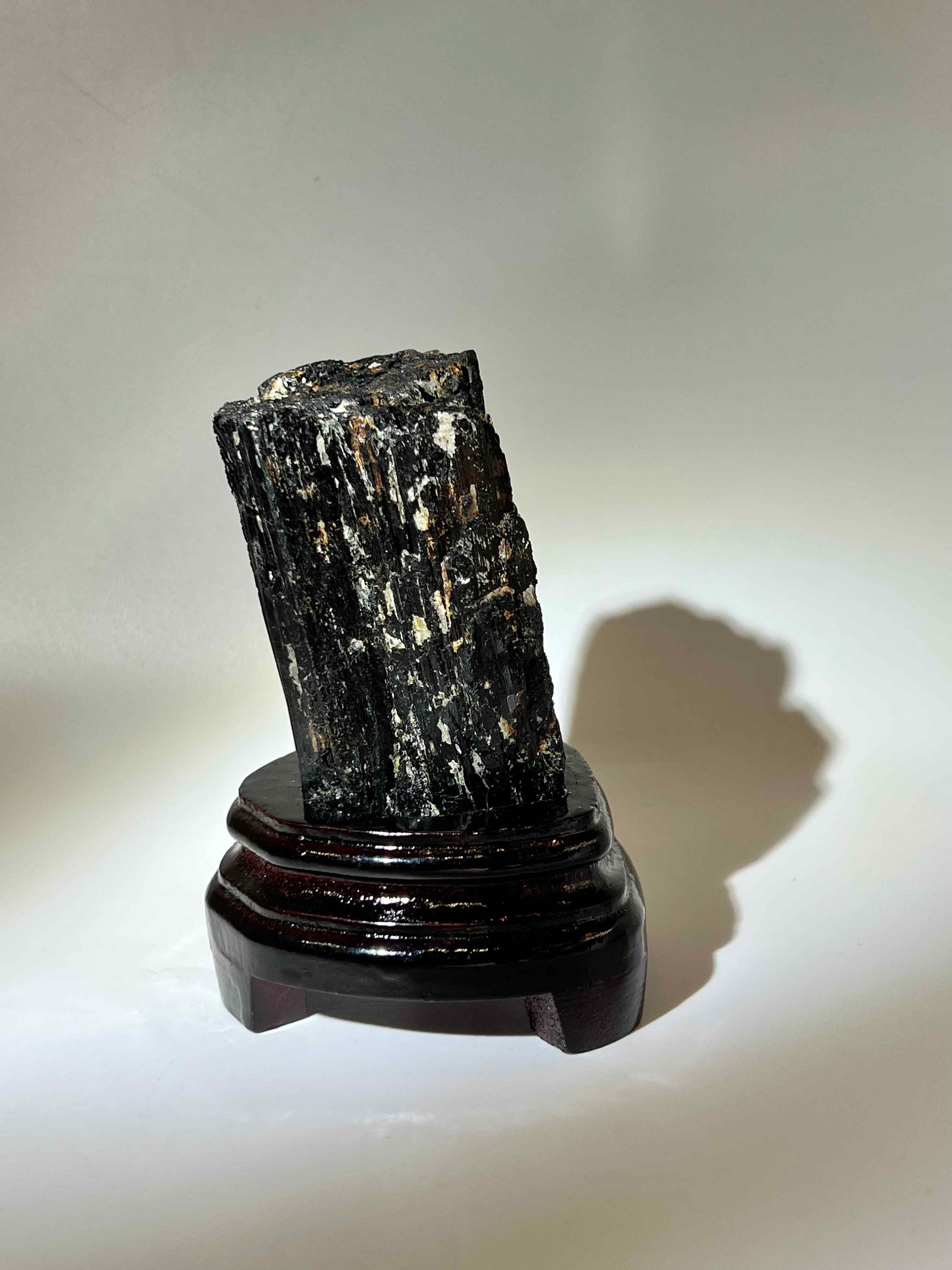 黑碧璽原石