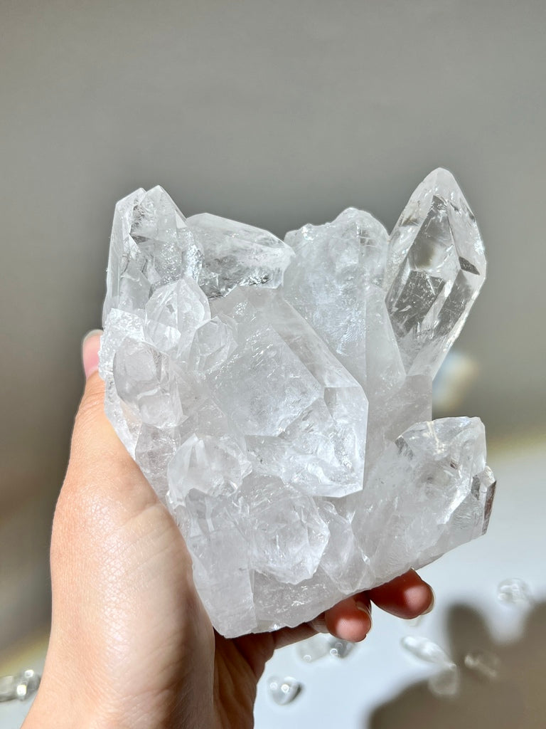頂級5A鑽石白晶簇 (中款大柱實用, 多彩虹）