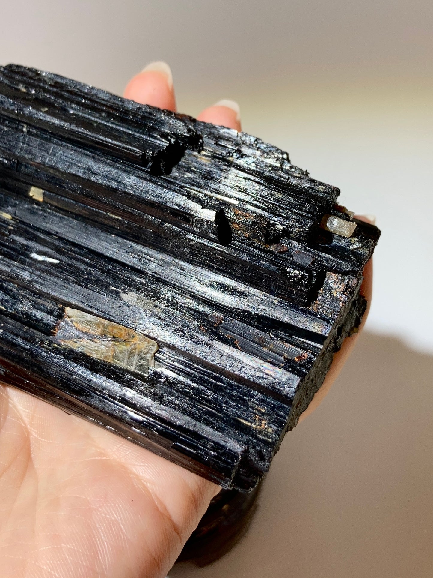 黑碧璽原石 - 𝑺𝒄𝒉𝒐𝒓𝒍  (附送底座)