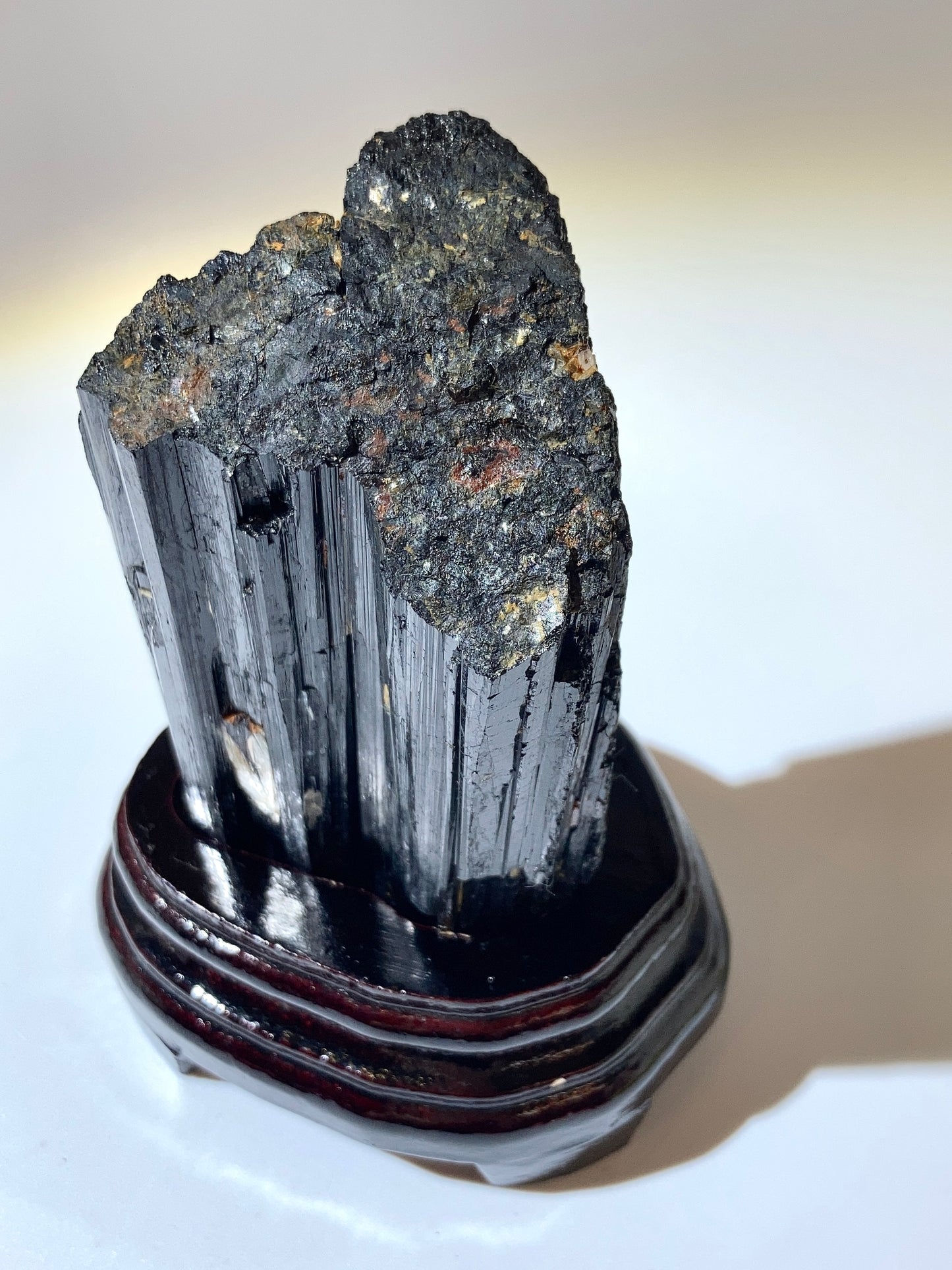 黑碧璽原石 - 𝑺𝒄𝒉𝒐𝒓𝒍  (附送底座)